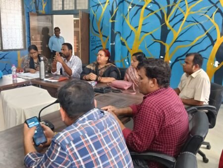 बार बार बिजली ट्रंपिंग से ठप पड़ रही नगर की व्यवस्था गहराया जल संकट नगर पालिका सीएमओ और अध्यक्ष ने बुलाई सर्वदलीय बैठक WhatsApp Image 2026 07 02 at 11.14.02