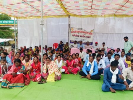 आदिम जाति कल्याण विभाग के दैनिक कर्मचारी अनिश्चितकालीन हड़ताल पर, विभागीय कार्यशैली पर उठे सवाल WhatsApp Image 2026 07 03 at 11.48.24 1