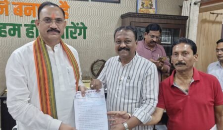 सदर बाजार में जल्द शुरू होगा ‘हमर अस्पताल’ का निर्माण: स्वास्थ्य मंत्री ने दिया भरोसा WhatsApp Image 2026 07 03 at 13.49.04