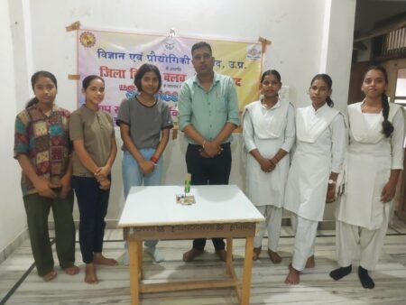 अंजली ने साइंस घर में सूक्ष्मदर्शी यन्त्र मॉडल का किया प्रस्तुतिकरण WhatsApp Image 2026 07 03 at 15.50.47
