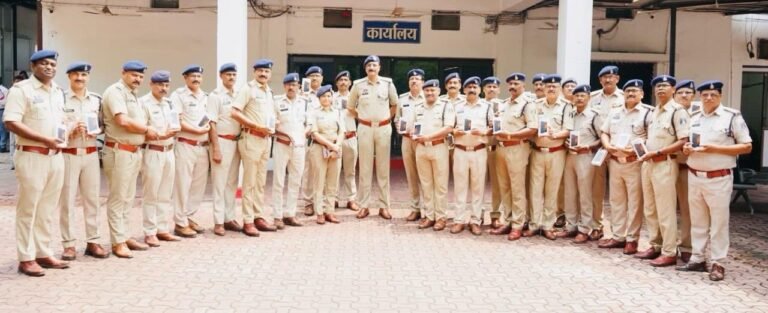 रायपुर: 308 पुलिस विवेचकों को मिले मोबाइल, ई-साक्ष्य संकलन में आएगी तेजी WhatsApp Image 2026 07 05 at 17.40.07