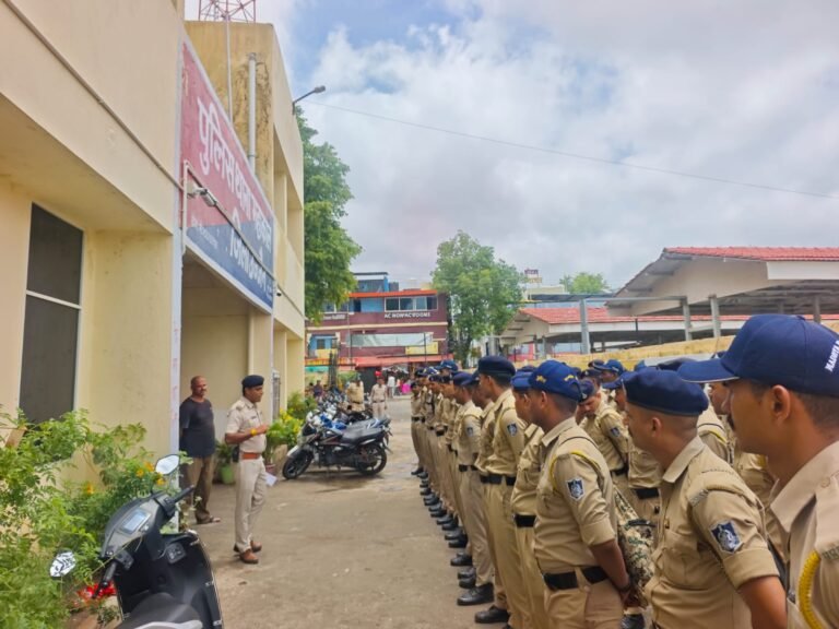 आगामी सिंहस्थ-2028 की तैयारियों के तहत उज्जैन पुलिस द्वारा नवीन प्रशिक्षण प्राप्त आरक्षकों को कराया जा रहा व्यवहारिक एवं फील्ड प्रशिक्षण। WhatsApp Image 2026 07 06 at 12.01.31