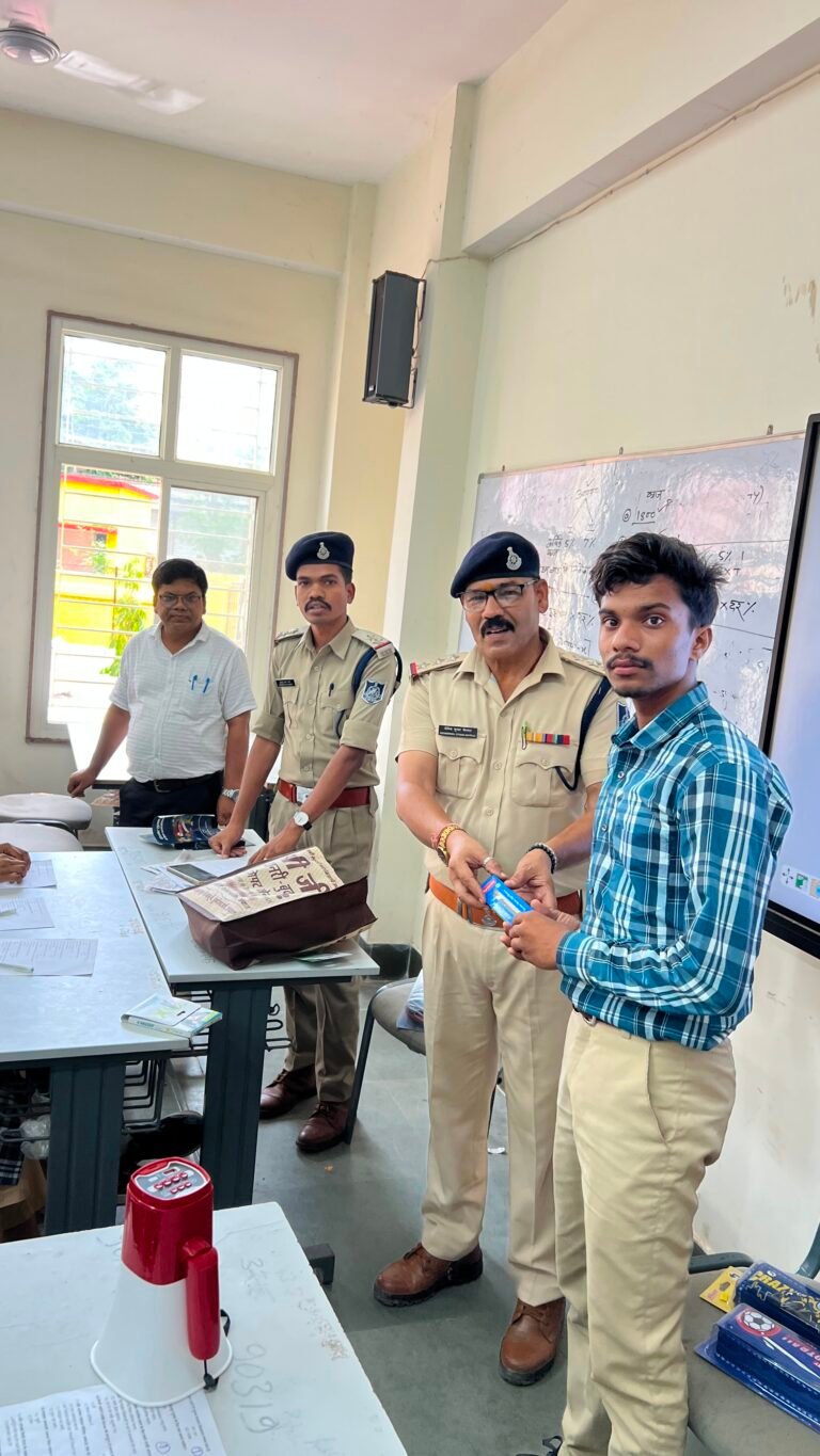 सिवनी पुलिस अधीक्षक के मार्गदर्शन मे छपारा पुलिस द्वारा सांदीपनी स्कूल में साइबर क्विज प्रतियोगिता का भव्य आयोजन और पुरस्कार वितरण, WhatsApp Image 2026 07 06 at 17.37.50
