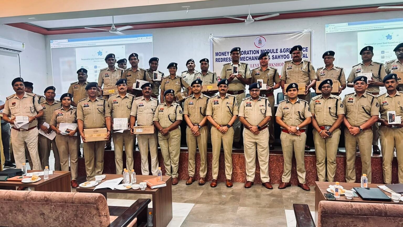 ई-साक्ष्य क्रांति: बिलासपुर रेंज को मिले 208 MDT डिवाइस, अब घटनास्थल से सीधे होगा डिजिटल साक्ष्य संकलन WhatsApp Image 2026 07 07 at 22.13.30