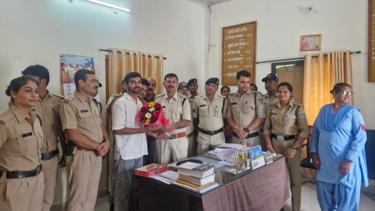 S I पिता के नक्शे कदम पर बेटा रविकेश बागरी 23 साल की उम्र में पाई सफलता पुलिस महकामे और परिवार में जश्न का माहौल WhatsApp Image 2026 07 08 at 15.08.36