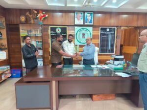 कांग्रेस अध्यक्ष सुखचंद भेसरा की पहल रंग लाई, शिक्षा विभाग में संलग्नीकरण समाप्त होने पर मुकेश पांडेय ने कलेक्टर का किया सम्मान WhatsApp Image 2026 07 09 at 10.39.28