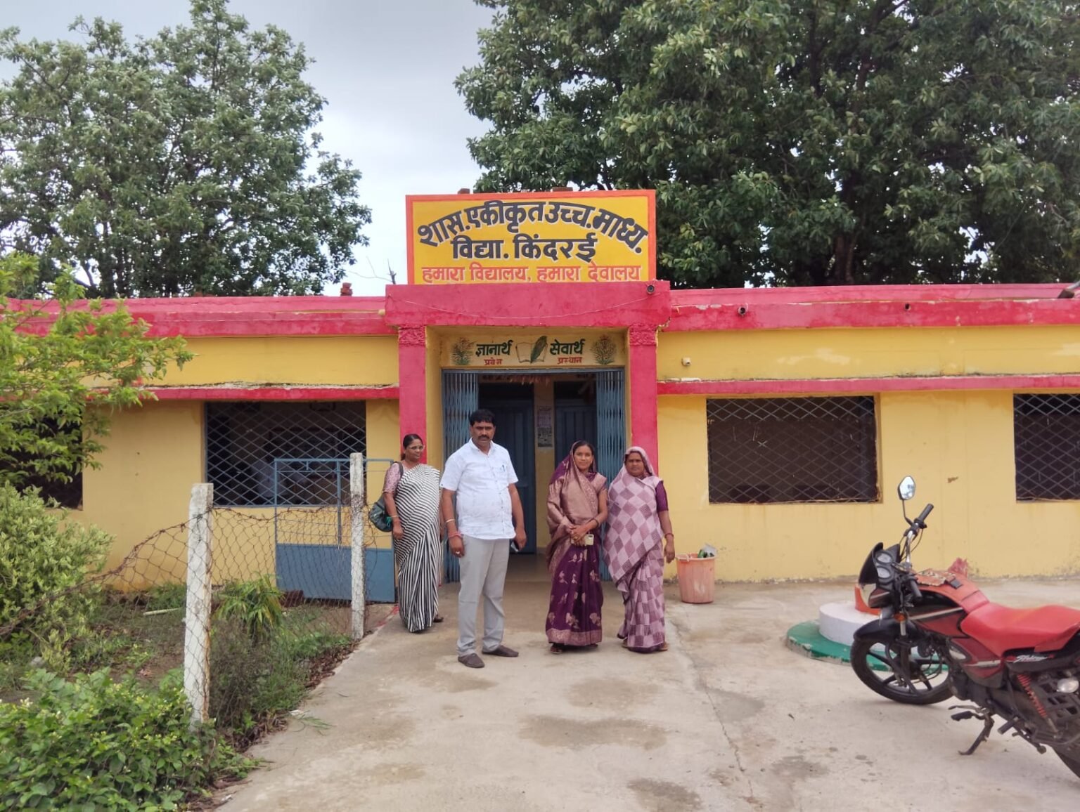 पहली ही बारिश में ढही करोड़ों की गुणवत्ता! ठेकेदार की ‘दबंगई’ के आगे बेबस सिस्टम, WhatsApp Image 2026 07 09 at 13.56.46