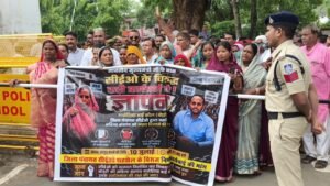 सीईओ पर आदिवासी महिला सरपंच से अभद्रता का आरोप, सरपंच संघ ने मुख्यमंत्री के नाम सौंपा ज्ञापन, दी आंदोलन की चेतावनी WhatsApp Image 2026 07 10 at 15.36.47 2