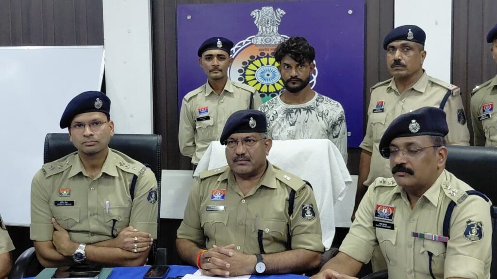 भिलाई में एकतरफा प्यार में युवती की निर्मम हत्या, मुस्तैद दुर्ग पुलिस ने 24 घंटे के भीतर रायपुर से आए कातिल को दबोचा WhatsApp Image 2026 07 11 at 18.03.35