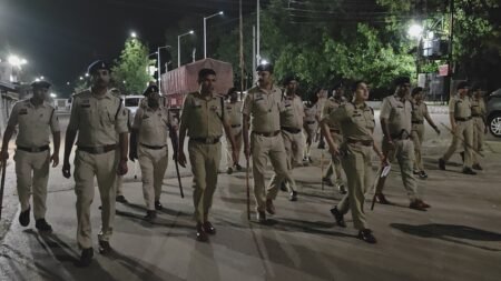 राजनांदगांव पुलिस की बड़ी कार्रवाई: आधी रात को सड़कों पर उतरीं 4 टीमें, 89 असामाजिक तत्वों पर कसी नकेल WhatsApp Image 2026 07 14 at 18.48.08