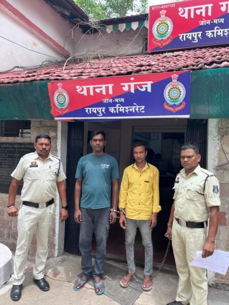 रायपुर पुलिस को मिली बड़ी सफलता, उत्तर प्रदेश से दो फरार बेल जंपर गिरफ्तार; ट्रायल मॉनिटरिंग से दोषसिद्धि में रिकॉर्ड बढ़ोतरी WhatsApp Image 2026 07 14 at 18.53.01