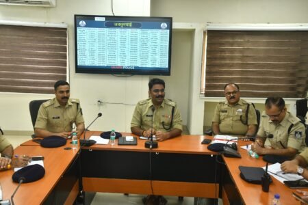 अपराध नियंत्रण, कानून-व्यवस्था एवं लंबित प्रकरणों की समीक्षा हेतु पुलिस अधीक्षक उज्जैन द्वारा ली विस्तृत क्राइम समीक्षा बैठक, समयबद्ध विवेचना एवं प्रभावी अपराध नियंत्रण के दिए निर्देश। WhatsApp Image 2026 07 15 at 15.36.31