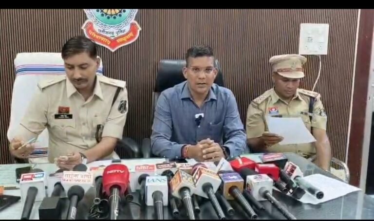 कांकेर पुलिस की बड़ी कामयाबी: दुकान का शटर तोड़कर स्कूटी और सामान उड़ाने वाला शातिर चोर 48 घंटे में गिरफ्तार, चोरी की संपत्ति बरामद WhatsApp Image 2026 07 15 at 16.30.55