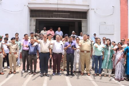 छिंदवाड़ा :मध्य प्रदेश पुलिस का “नशे से दूरी है ज़रूरी 2.0 अभियान के तहत 15 दिवसीय अभियान का शुभारंभ WhatsApp Image 2026 07 15 at 16.46.45 1