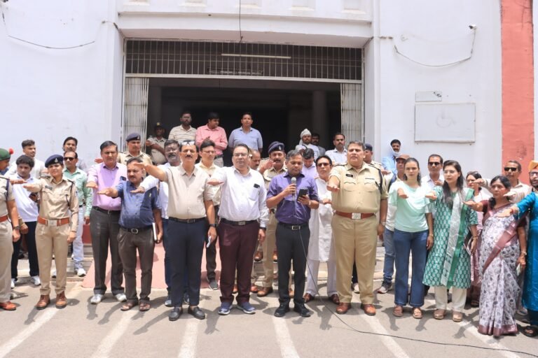 छिंदवाड़ा :मध्य प्रदेश पुलिस का “नशे से दूरी है ज़रूरी 2.0 अभियान के तहत 15 दिवसीय अभियान का शुभारंभ WhatsApp Image 2026 07 15 at 16.46.45 1