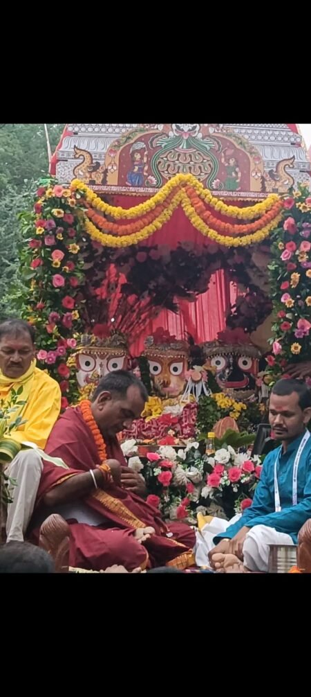 प्रकृति की परीक्षा भी नहीं डिगा सकी आस्था, “जय जगन्नाथ” के जयघोष से गूंज उठा गरियाबंद WhatsApp Image 2026 07 17 at 08.14.17