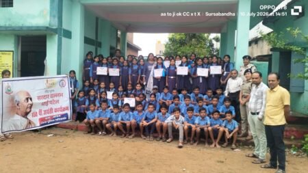 सरदार वल्लभभाई पटेल जी की 150वीं जयंती के अवसर पर गरियाबंद पुलिस द्वारा स्कूली बच्चों के लिए निबंध लेखन एवं चित्रकला प्रतियोगिता का आयोजन किया गया। WhatsApp Image 2026 07 17 at 13.39.33