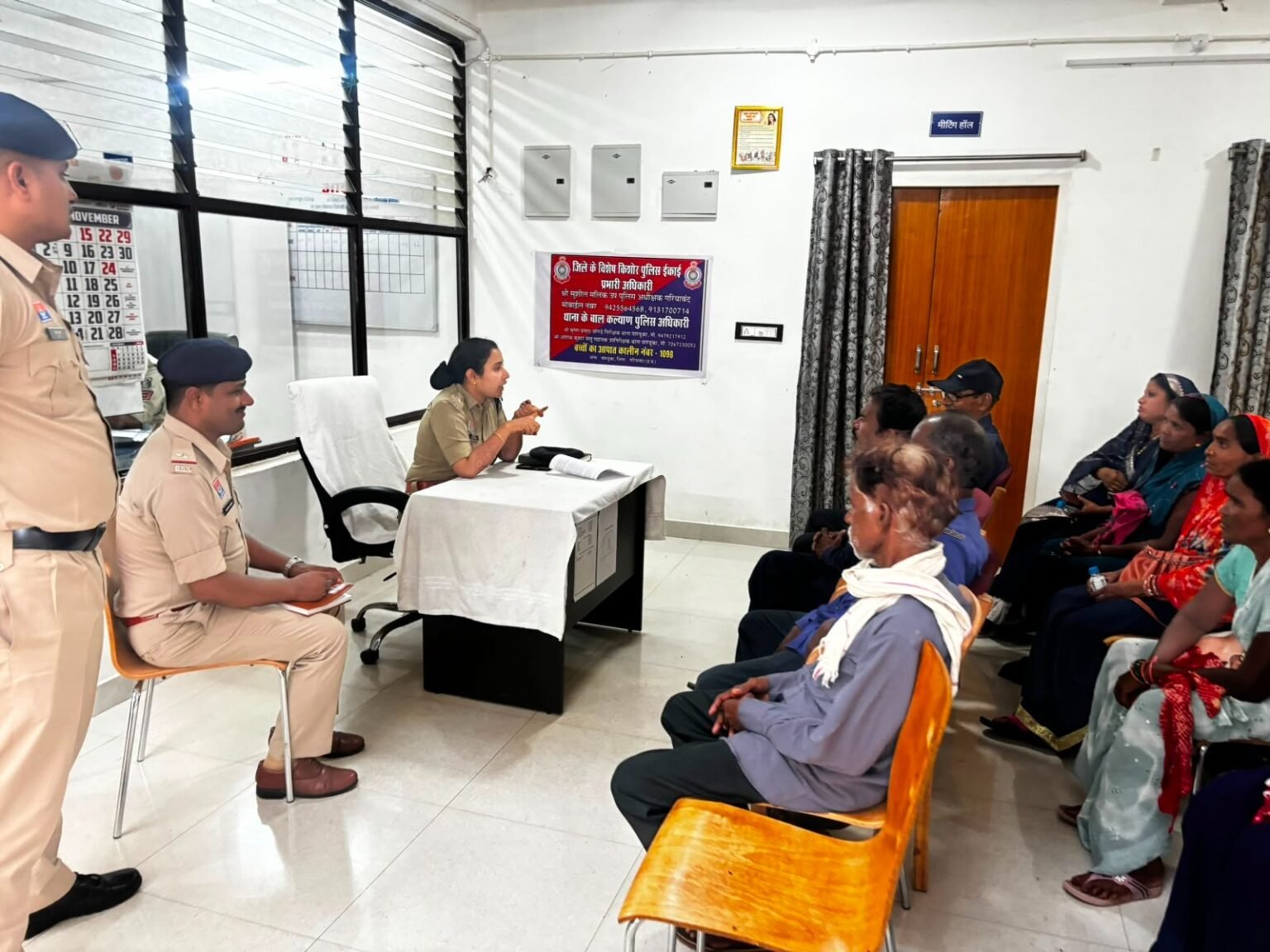 गरियाबंद पुलिस का सुरक्षा अभियान तेज: अवैध प्रवासियों की पहचान और किरायेदार सत्यापन के लिए सरपंच-कोटवारों की अहम बैठक WhatsApp Image 2026 07 20 at 18.49.17
