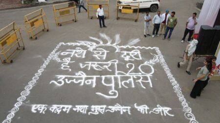 पुलिस मुख्यालय भोपाल के निर्देशन में जिला पुलिस उज्जैन की विशाल जन-जागरूकता रैली , “नशे से दूरी है जरूरी 2.0” अभियान के तहत 1200 से अधिक विद्यार्थियों सहित जनप्रतिनिधियों एवं अधिकारियों ने लिया सक्रिय भाग, नशामुक्त समाज निर्माण का दिया संदेश। WhatsApp Image 2026 07 20 at 7.51.12 PM