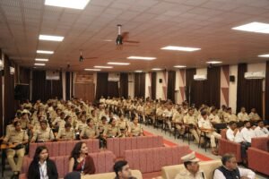 उज्जैन पुलिस द्वारा पुलिस लाइन सभागार में बीएसई इन्वेस्टर्स प्रोटेक्शन फंड के सहयोग से वित्तीय साक्षरता एवं निवेशक जागरूकता कार्यशाला का आयोजन। WhatsApp Image 2026 07 20 at 7.52.41 PM