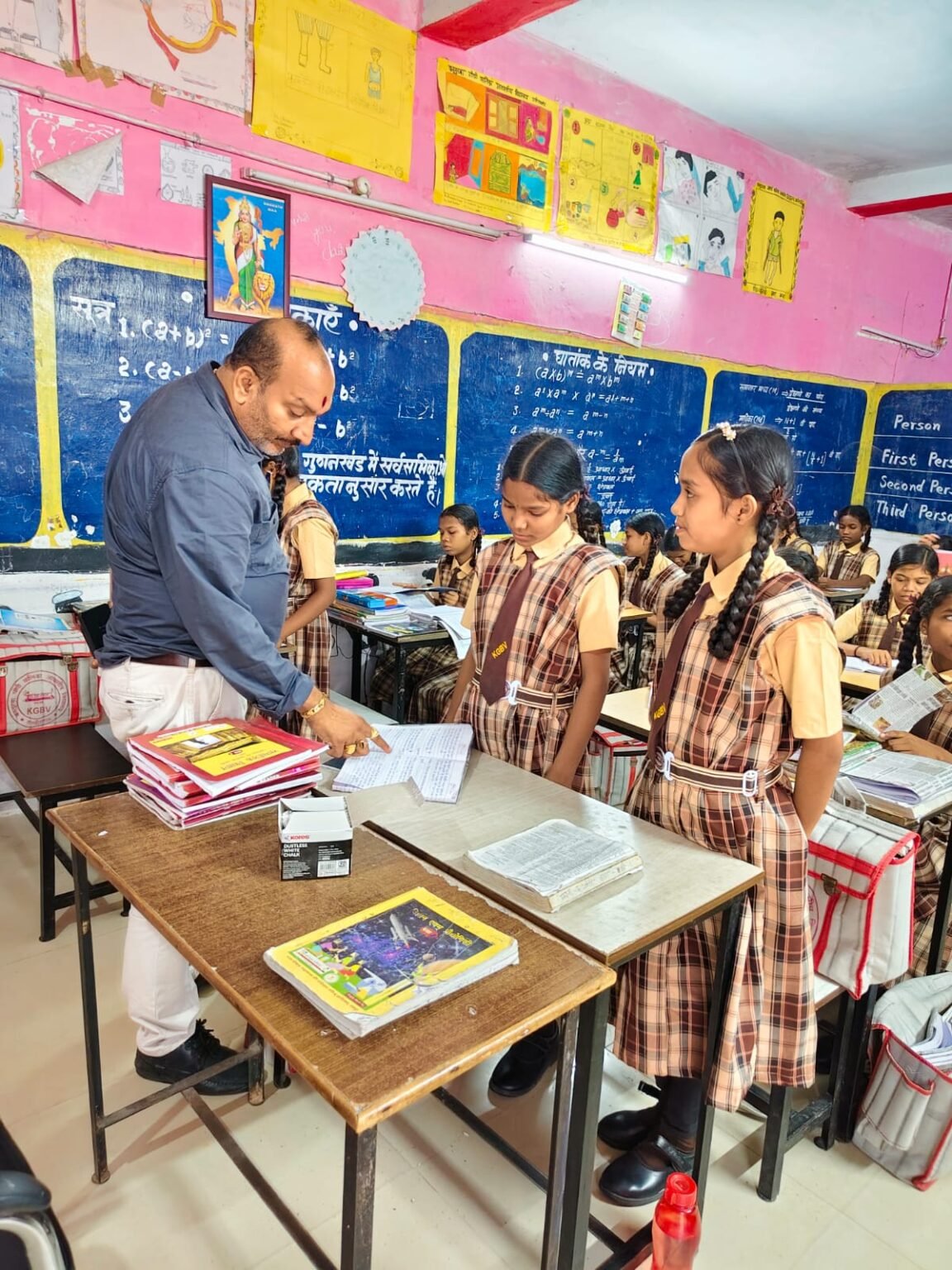 गरियाबंद के कस्तूरबा गांधी बालिका आवासीय विद्यालय का औचक निरीक्षण, छात्राओं का बढ़ाया उत्साह, शिक्षा की गुणवत्ता पर दिया विशेष जोर WhatsApp Image 2026 07 23 at 14.37.50