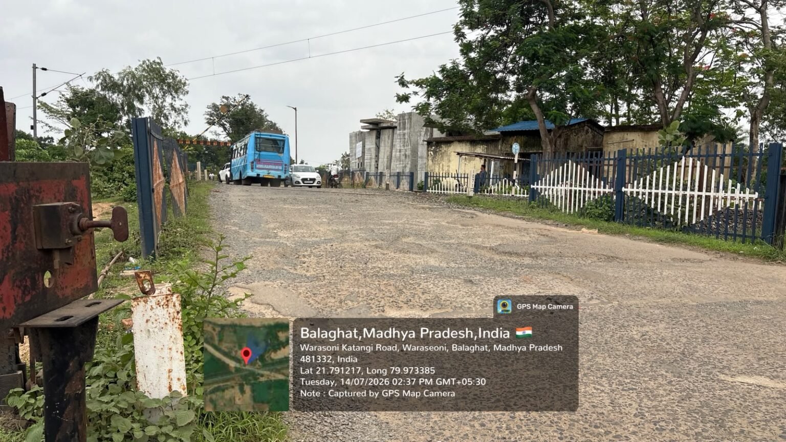 बुदबुदा रेलवे क्रॉसिंग पर फ्लाई ओवर निर्माण हेतु सर्वे हो रहा है – विक्रम देशमुख WhatsApp Image 2026 07 24 at 15.27.23