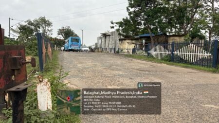 बुदबुदा रेलवे क्रॉसिंग पर फ्लाई ओवर निर्माण हेतु सर्वे हो रहा है – विक्रम देशमुख WhatsApp Image 2026 07 24 at 15.27.23