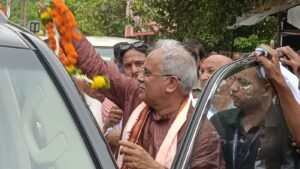 पूर्व मुख्यमंत्री भूपेश बघेल के गरियाबंद आगमन पर कांग्रेस कार्यकर्ताओं ने किया भव्य स्वागत WhatsApp Image 2026 07 27 at 15.39.41