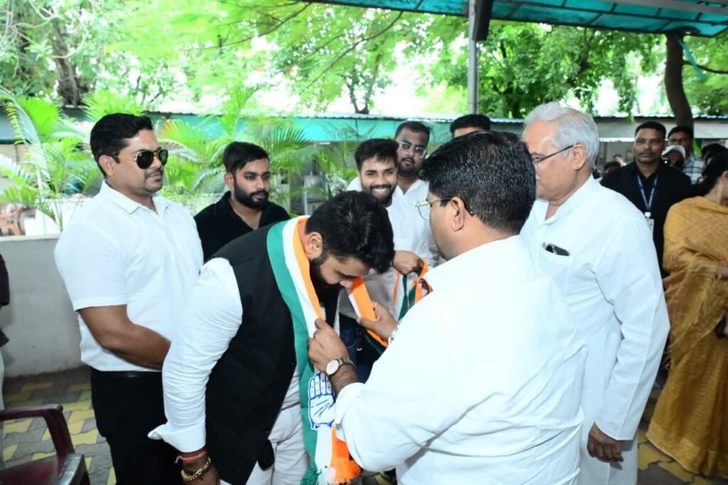 अमलेश्वर में शिवसेना को बड़ा झटका: प्रदेश सचिव हिमांशु शर्मा 65 साथियों के साथ कांग्रेस में शामिल 1 a08e334e abb4 4b43 808b a3e260d82ae7