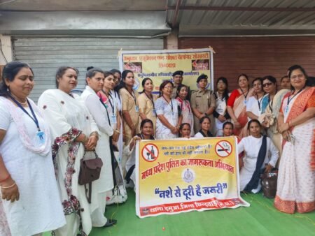 नशे से दूरी है जरूरी अभियान के तहत नए बस स्टैंड में नुक्कड़ नाटक, दमुआ पुलिस और अनुष्का फाउंडेशन ने मिलकर किया आयोजन c0610f48 5549 4987 af09 4229b10c4427
