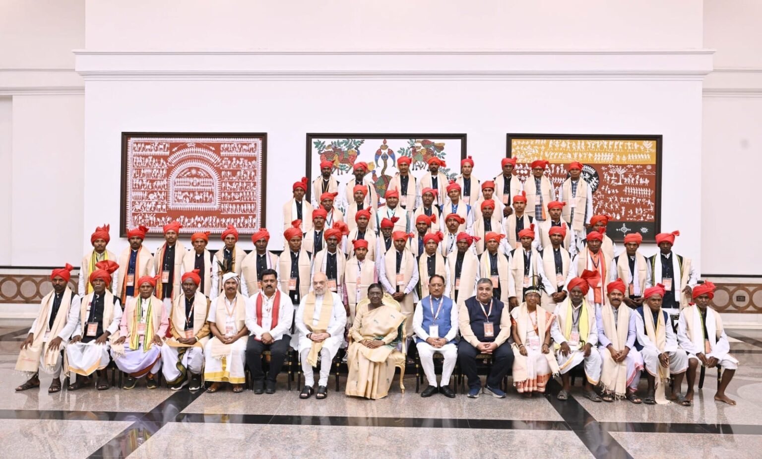 राष्ट्रपति भवन में दिखा बस्तर का सांस्कृतिक वैभव: 209 सदस्यीय प्रतिनिधिमंडल का हुआ आत्मीय स्वागत dcfb2b0c a041 49e0 b00b 38161385ed0b