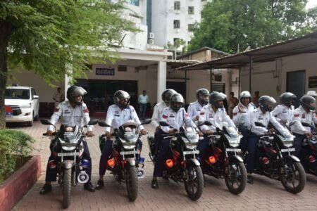 यातायात पुलिस रायपुर: ट्रैफिक जाम से मिलेगी मुक्ति, 10 आधुनिक वाहनों के साथ क्यूआरटी टीम रवाना e16154b3 cbaa 4b74 81a3 2c30e182e785