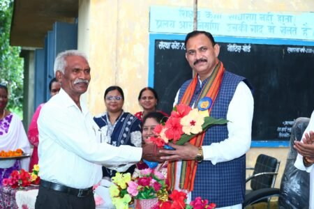 ठग्गांव स्कूल की 18 छात्राओं को मिली साइकिल, मंत्री ने कहा—गांवों के विकास की तस्वीर बदल रही है 07510455 295b 4eca 8ad7 517f2e3271ab