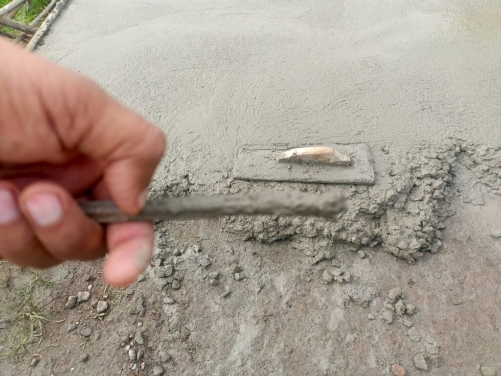 मंडला में सरकारी पैसों का दुरुपयोग: टिकरिया में बनी-बनाई सड़क पर दोबारा सीसी रोड, घटिया निर्माण सामग्री का खेल 1 24768f5f 36f2 4e30 ac06 467c36d69271