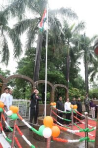 कलेक्टर श्री तिवारी ने किया निज निवास और कलेक्ट्रेट में ध्वजारोहण 334aa6b8 71ac 4cba 8f30 c3bd536c79d8