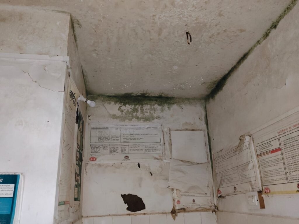 सिस्टम हुआ वेंटीलेटर पर: अँधेरे और बारिश के बीच जच्चा बच्चा नें झेली नरकीय,डिलीवरी 2 415e0ca9 46d7 4773 8117 4441ab008dae