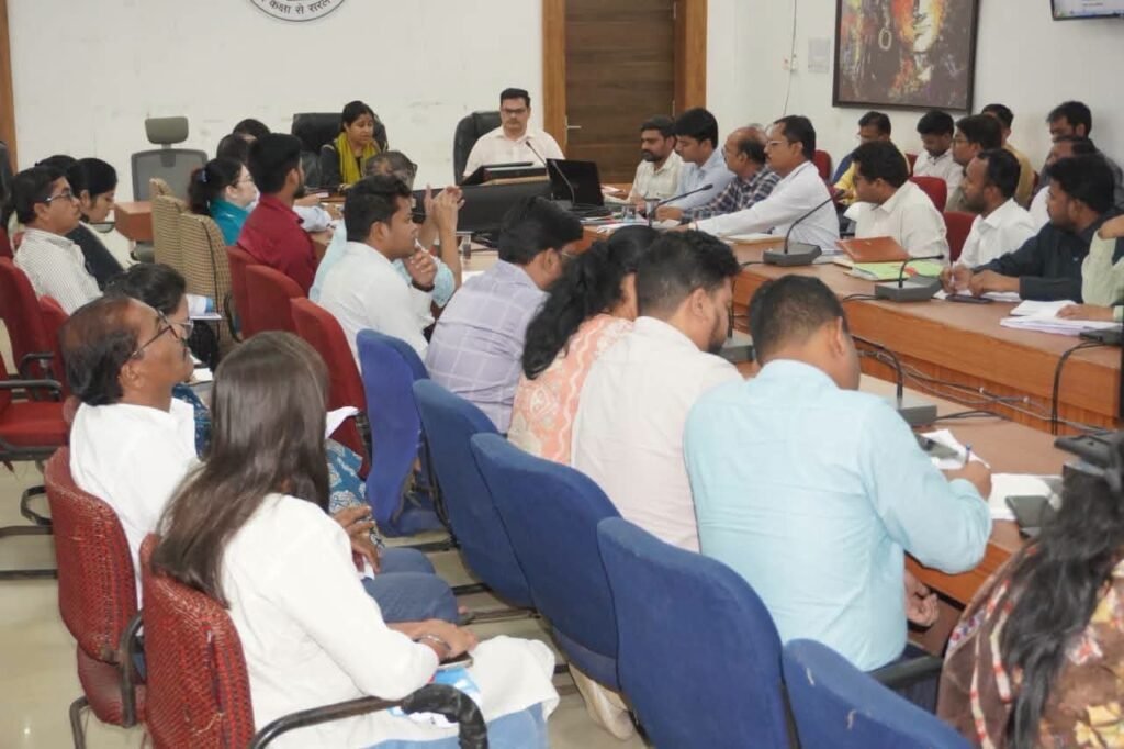 सिवनी में राजस्व कार्यों पर सख्ती: कलेक्टर ने लंबित प्रकरणों के शीघ्र निराकरण के दिए निर्देश 1 5866b5b9 aa35 42b9 87bf 0ac573d646a0