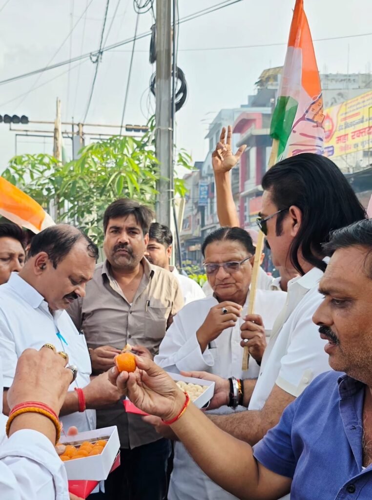 दतिया में कांग्रेस की 'ऐतिहासिक' जीत पर शहडोल में जश्नअजय अवस्थी बोले— "भाजपा की जनविरोधी नीतियों के खिलाफ स्पष्ट जनादेश" 2 63aa789b d2de 4a33 99d7 af35bdaa4500
