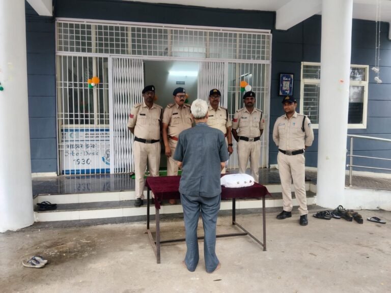 बरही पुलिस की बड़ी कार्रवाई: 2 किलो 258 ग्राम गांजा बरामद, 70 वर्षीय आरोपी गिरफ्तार 66ee1c1e a927 43b6 8724 53768f392620