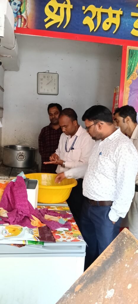 जिला एम.सी.बी. में एनालॉग पनीर के विरुद्ध विशेष निरीक्षण अभियान, 07 डेयरी एवं 02 होटलों का किया गया निरीक्षण 1 78a88618 6a50 41fc 911f 9b2dd0117886