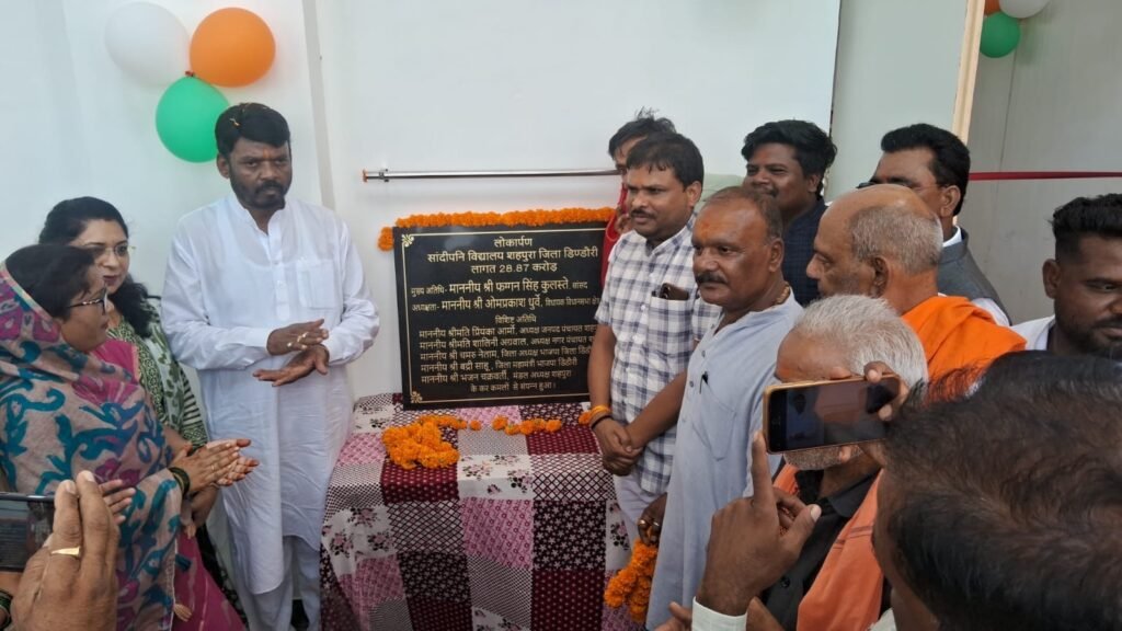 लोकार्पण दो-दो, सड़क एक भी नहीं! सांदीपनि विद्यालय में श्रेय की सियासत पर सवाल 3 78d7c9ce eda6 45ce a2b0 6e8cca1cb3e5