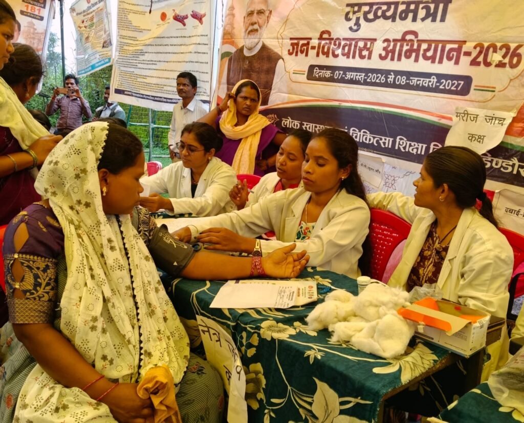 जन विश्वास शिविर में 115 आवेदनों का मौके पर निराकरण, ग्रामीणों को मिले योजनाओं के हितलाभ 1 80a68f2b 2e53 43e5 a67e ec5569e75d8e