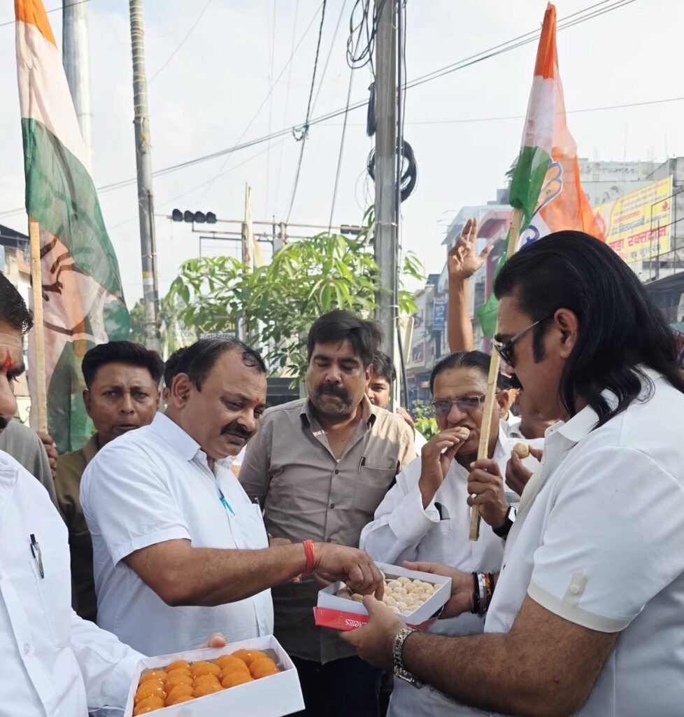 दतिया में कांग्रेस की 'ऐतिहासिक' जीत पर शहडोल में जश्नअजय अवस्थी बोले— "भाजपा की जनविरोधी नीतियों के खिलाफ स्पष्ट जनादेश" 1 9028b3b2 42b3 458c 9c11 848a2133ef73