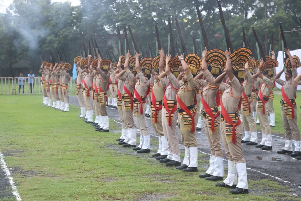 शहडोल में 80वें स्वतंत्रता दिवस का भव्य समारोह: महात्मा गांधी स्टेडियम में कलेक्टर पार्थ जायसवाल ने फहराया तिरंगा, गिनाईं जिले की विकास उपलब्धियां 1 91e62a1f 98af 4930 a7ba b696c75a62dd