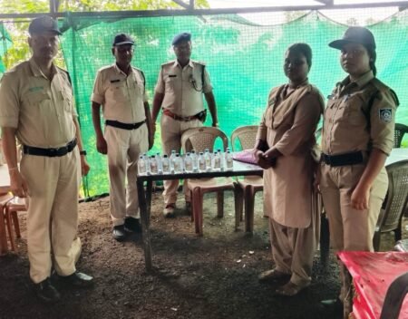 अवैध शराब के खिलाफ आबकारी विभाग की कार्रवाई, 9 प्रकरण दर्ज; 11,450 रुपये की शराब जब्त 942a398c 03cd 43ba aa39 2237358f91ba