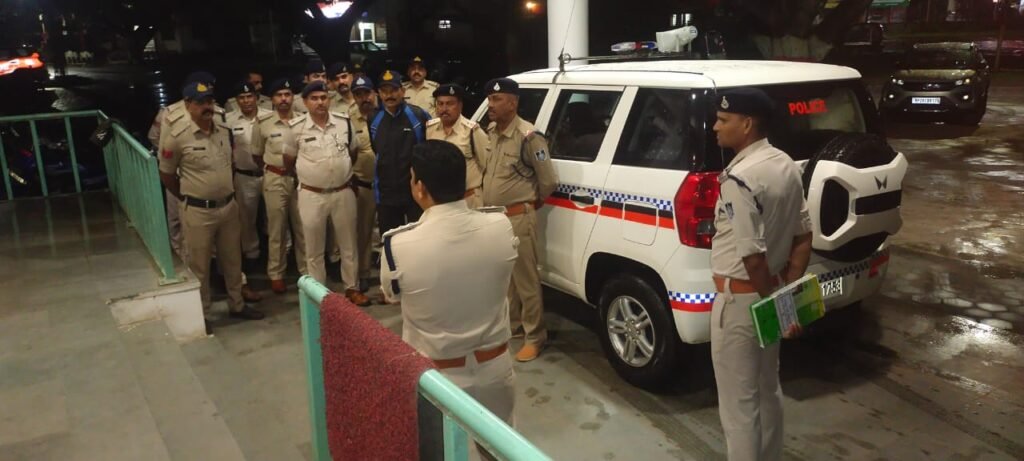 छिन्दवाड़ा पुलिस कॉम्बिंग आपरेशन एक ही रात्रि में किया 142 वारंटी गिरफ्तार WhatsApp Image 2026 08 01 at 15.45.22