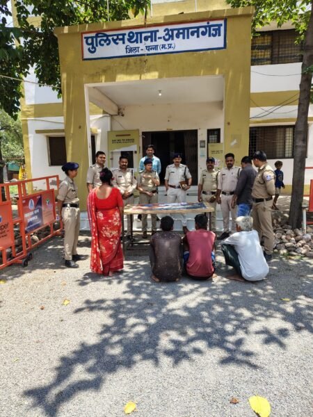 फर्जी शादी कराकर फरियादी से 1 लाख रूपये की ठगी करने वाले गिरोह का पर्दाफाश, लुटेरी दुल्हन सहित 4 आरोपी गिरफ्तार WhatsApp Image 2026 08 02 at 11.49.49 1