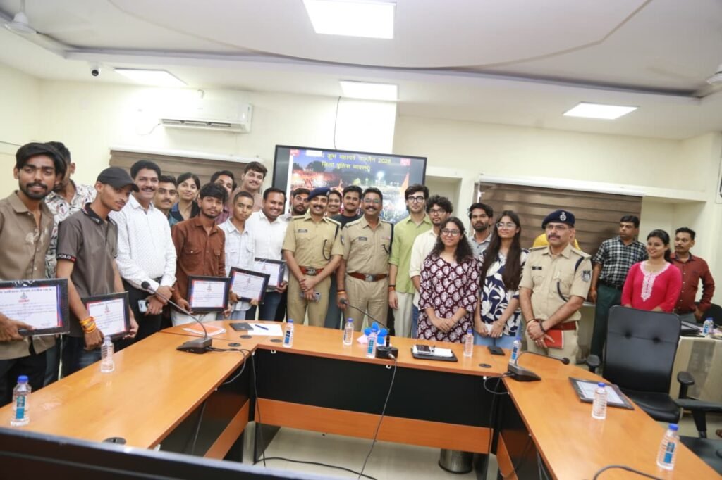 ऑपरेशन ‘नशे से दूरी है ज़रूरी 2.0’ अभियान का सफल समापन : जनजागरूकता में उत्कृष्ट योगदान देने वाले सोशल मीडिया इन्फ्लुएंसर्स को पुलिस अधीक्षक उज्जैन ने किया सम्मानित”। WhatsApp Image 2026 08 02 at 13.28.19 1