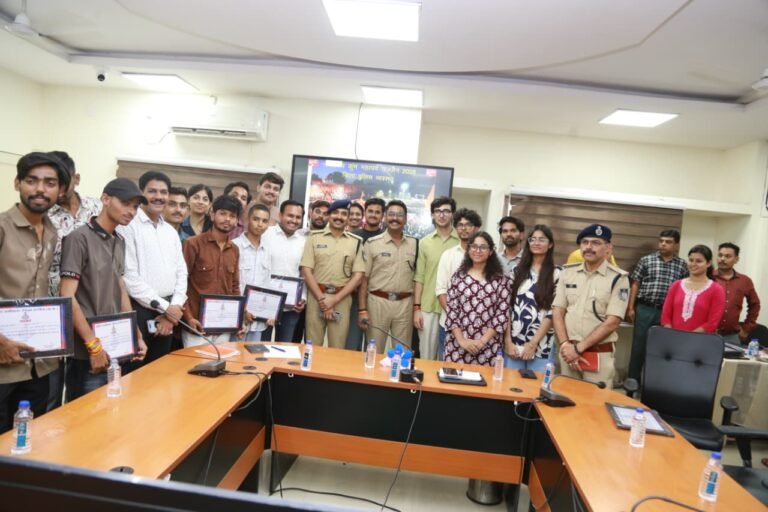 ऑपरेशन ‘नशे से दूरी है ज़रूरी 2.0’ अभियान का सफल समापन : जनजागरूकता में उत्कृष्ट योगदान देने वाले सोशल मीडिया इन्फ्लुएंसर्स को पुलिस अधीक्षक उज्जैन ने किया सम्मानित”। WhatsApp Image 2026 08 02 at 13.28.19 1