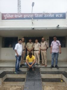 तीन माह से फरार हफ्ता वसूली के आरोपी को झारड़ा पुलिस ने किया गिरफ्तार। WhatsApp Image 2026 08 08 at 12.12.53